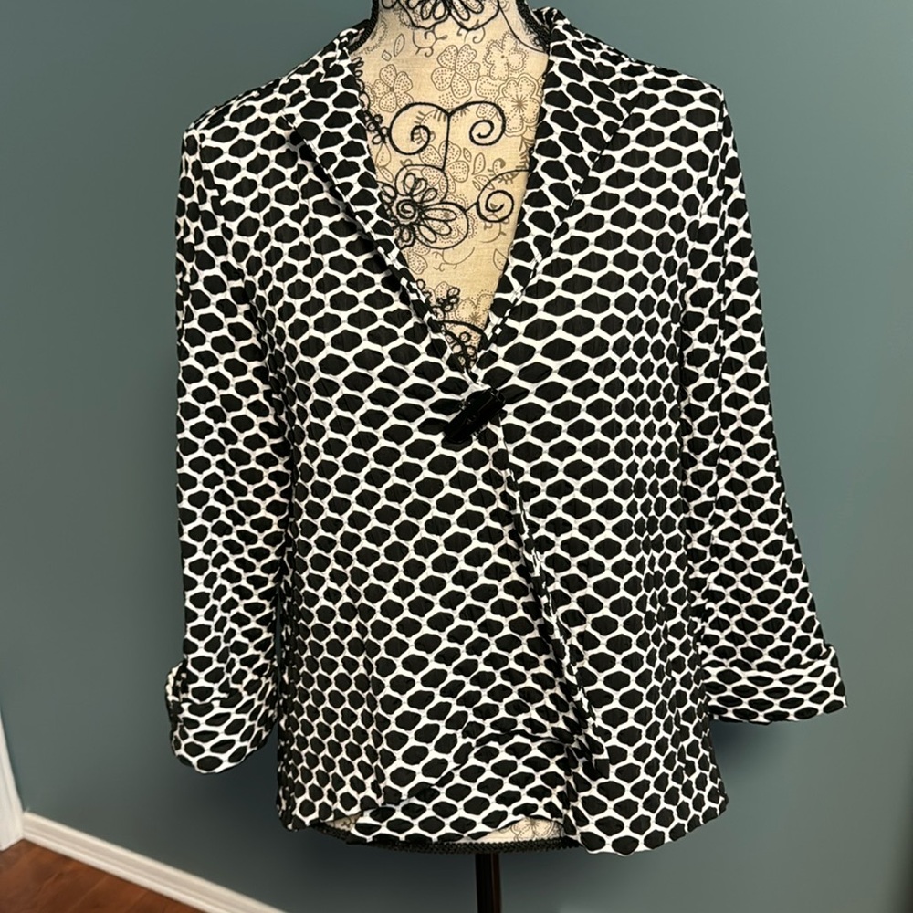 Joseph Ribkoff, dress jacket. Black and white size 12  Cuffed sleeves